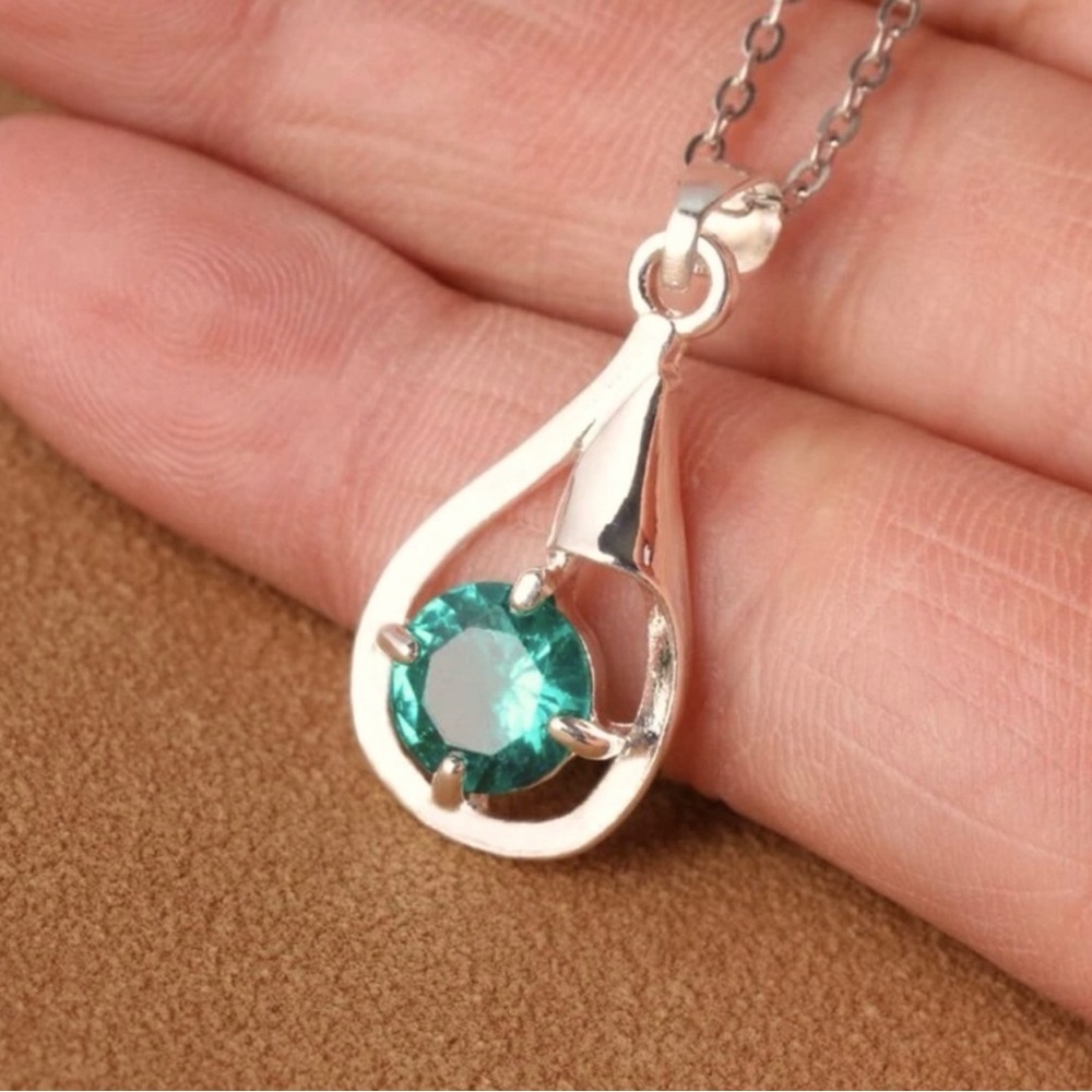 Emerald stone silver necklace